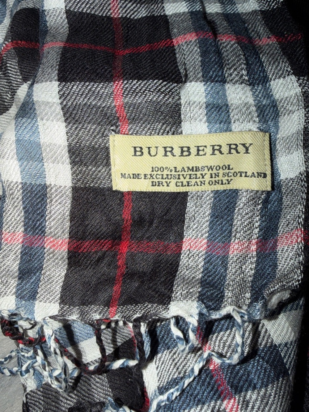 Preloved Burberry Black, White and Red Plaid Throw scarf 🧣 great condition - Picture 3 of 14